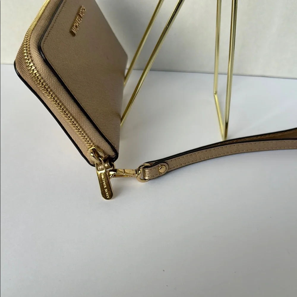 Michael Kors gold phone case and wallet - Picture 8 of 11